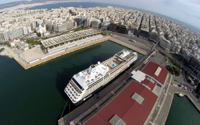 «Παραλύει» ο Πειραιάς από αύριο – Απεργούν οι διακινητές εμπορευματοκιβωτίων